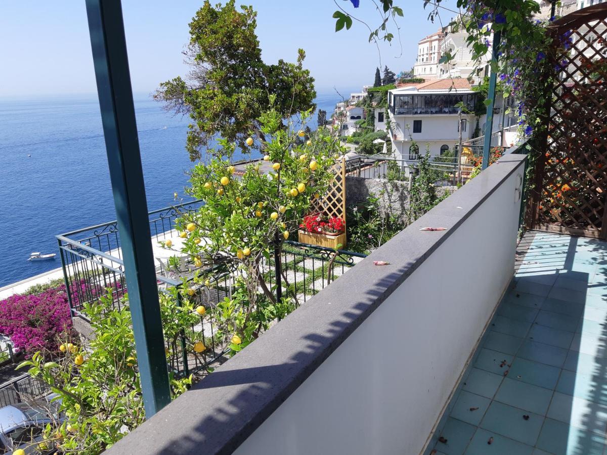 Amalfi Blue Flowers A Exterior photo